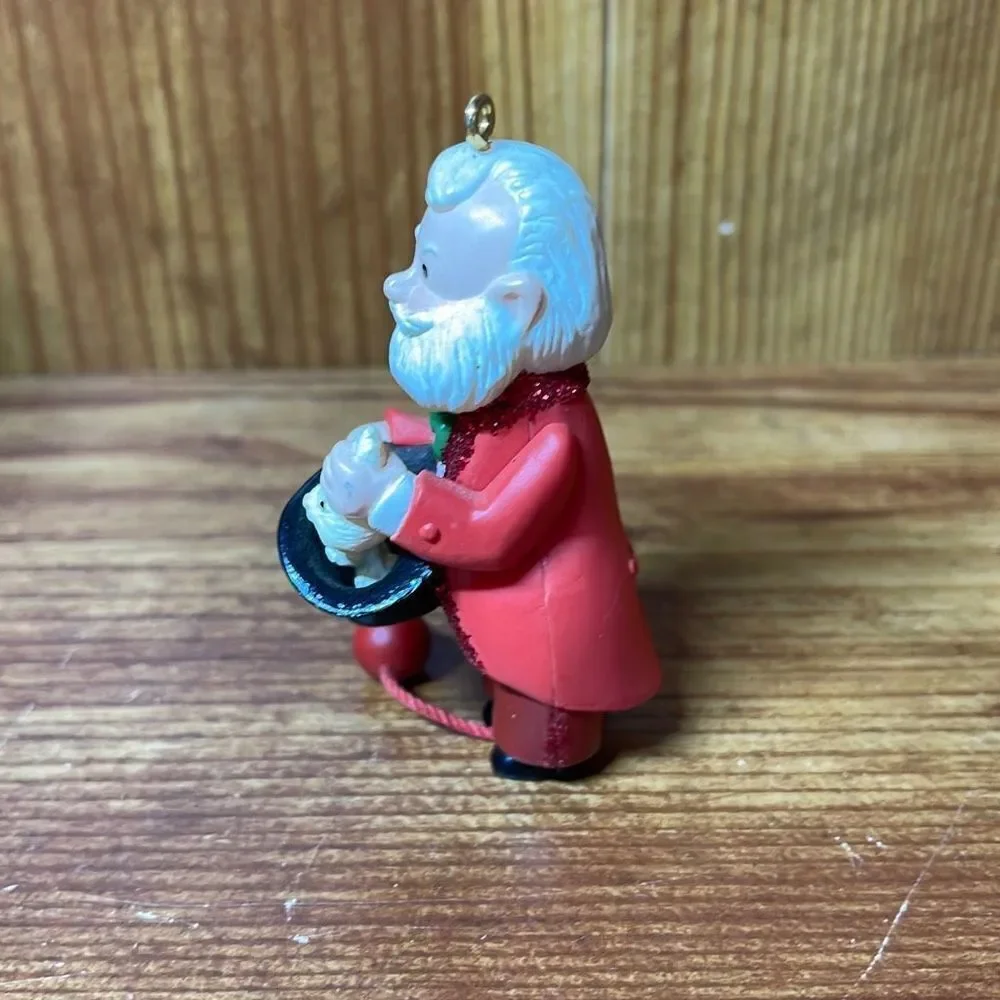 1993 Hallmark Keepsake Ornament That’s Entertainment‎ Santa Rabbit Out of Hat